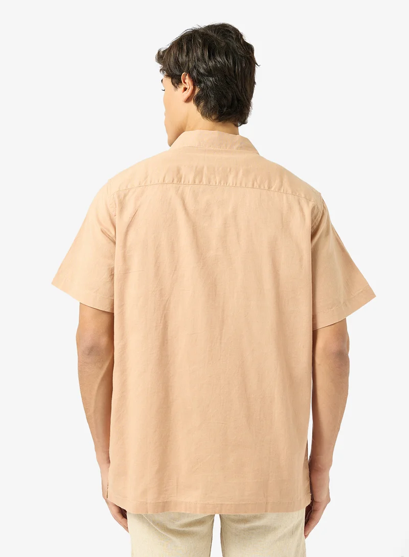 ريبلز مع نمشي Mens Linen Blend Resort Collar Shirt